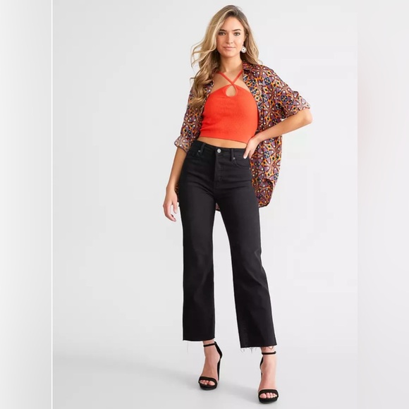 Buckle Hidden High Rise Cropped Black Jeans - Picture 3 of 12